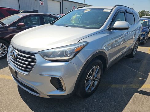 Used 2018 Hyundai Santa Fe SE FWD image 2