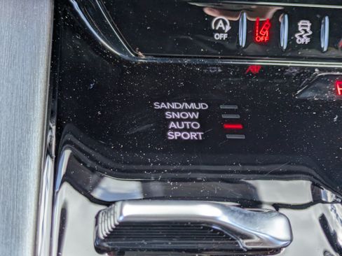 New 2026 Jeep Grand Wagoneer L Limited AWD/4WD image 28
