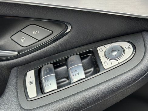 Used 2021 Mercedes-Benz GLC 300 4MATIC image 13