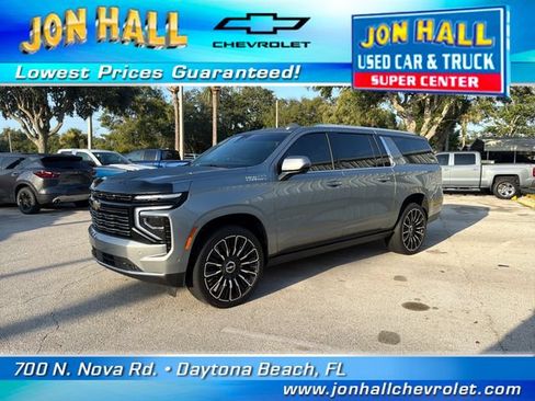 Used 2025 Chevrolet Suburban High Country AWD/4WD image 2