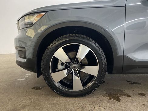 Used 2020 Volvo XC40 T5 Momentum w/ Protection Package Premier image 12