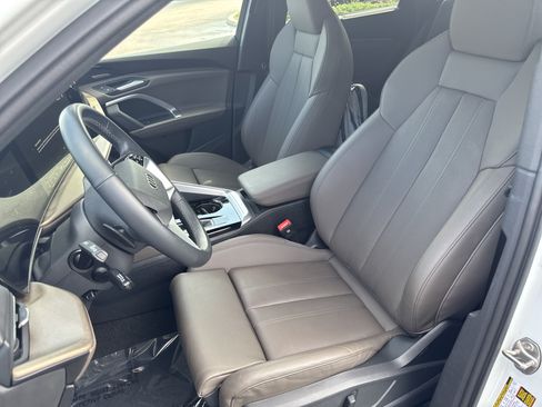 Used 2025 Audi Q5 Premium Plus w/ Premium Plus AWD/4WD image 13