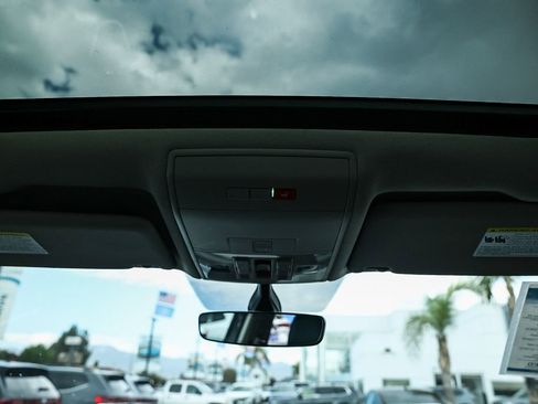 Used 2021 Volkswagen Atlas SE w/ Panoramic Sunroof Package image 24