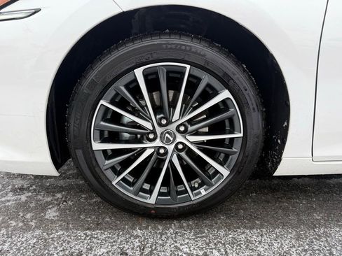 Certified 2025 Lexus ES 300h w/ Premium Package image 26