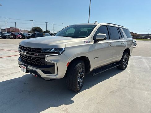 Used 2023 Chevrolet Tahoe Z71 w/ Luxury Package AWD/4WD image 3
