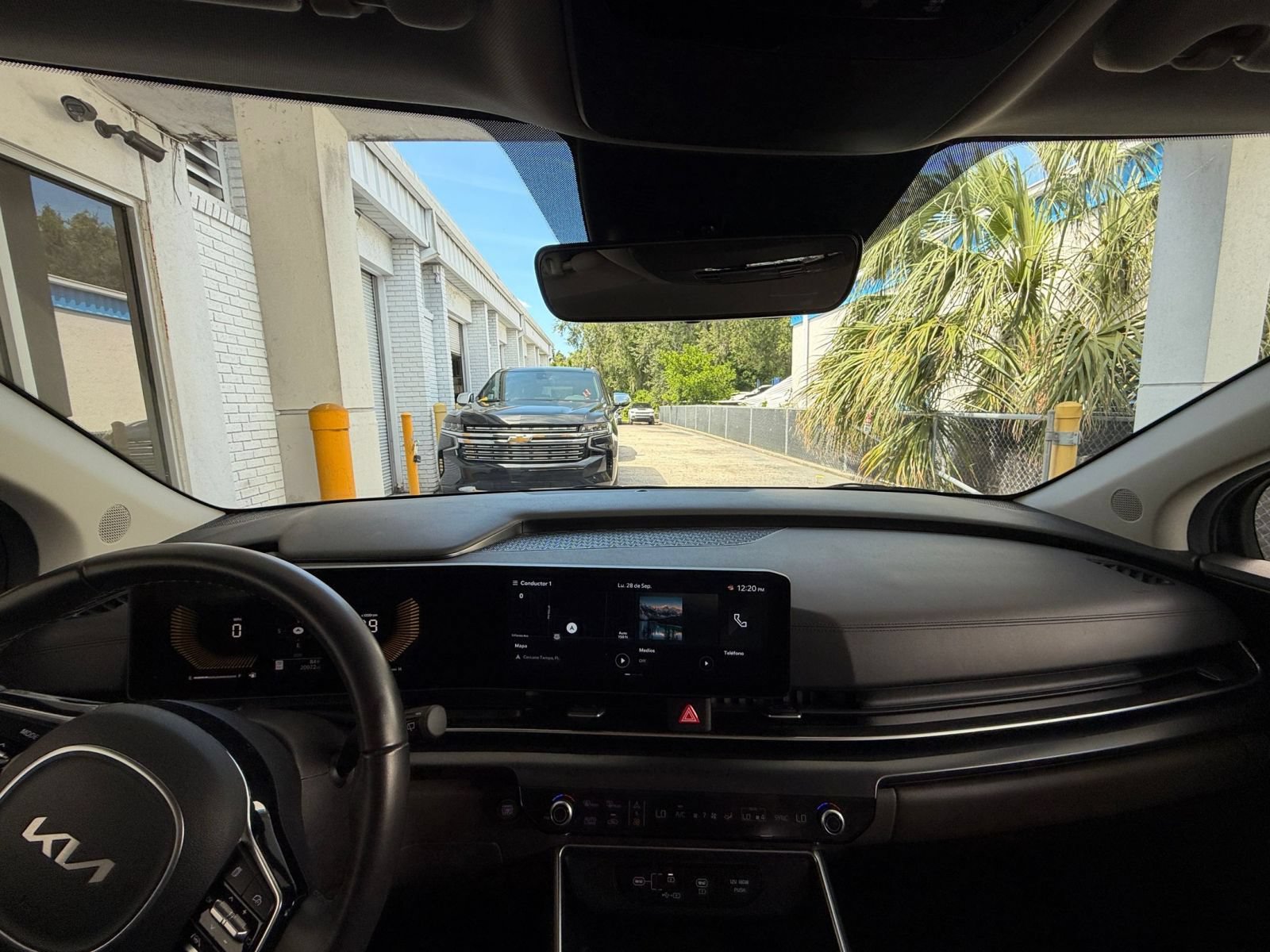 Used 2026 Kia Carnival FWD image 35