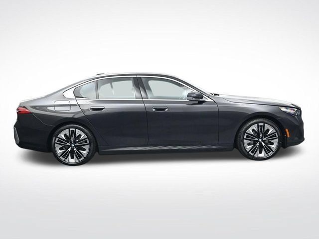 New 2026 BMW i5 eDrive40 AWD/4WD image 3