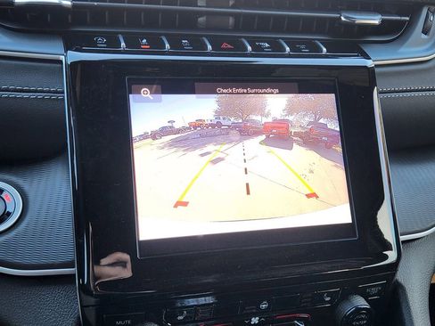 New 2025 Jeep Grand Cherokee L Altitude image 13