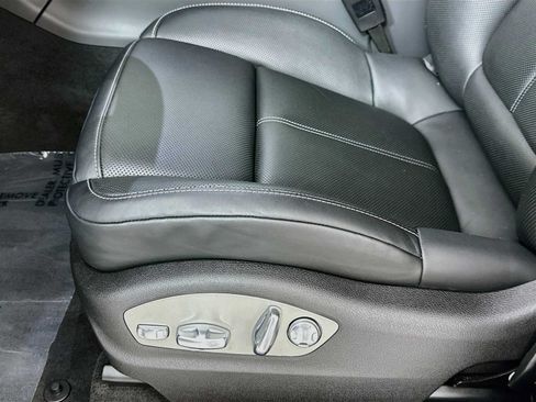 Certified 2026 Porsche Macan AWD/4WD image 12