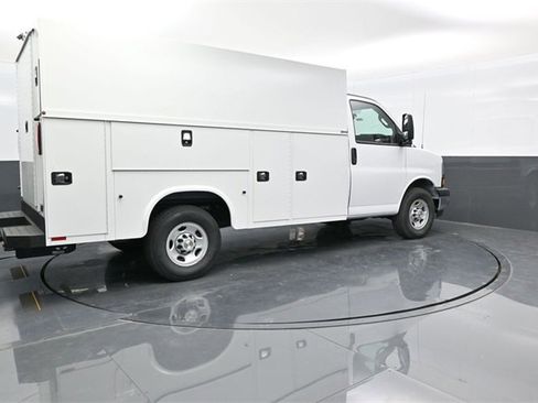 New 2025 Chevrolet Express 3500 w/ Power Convenience Package image 7