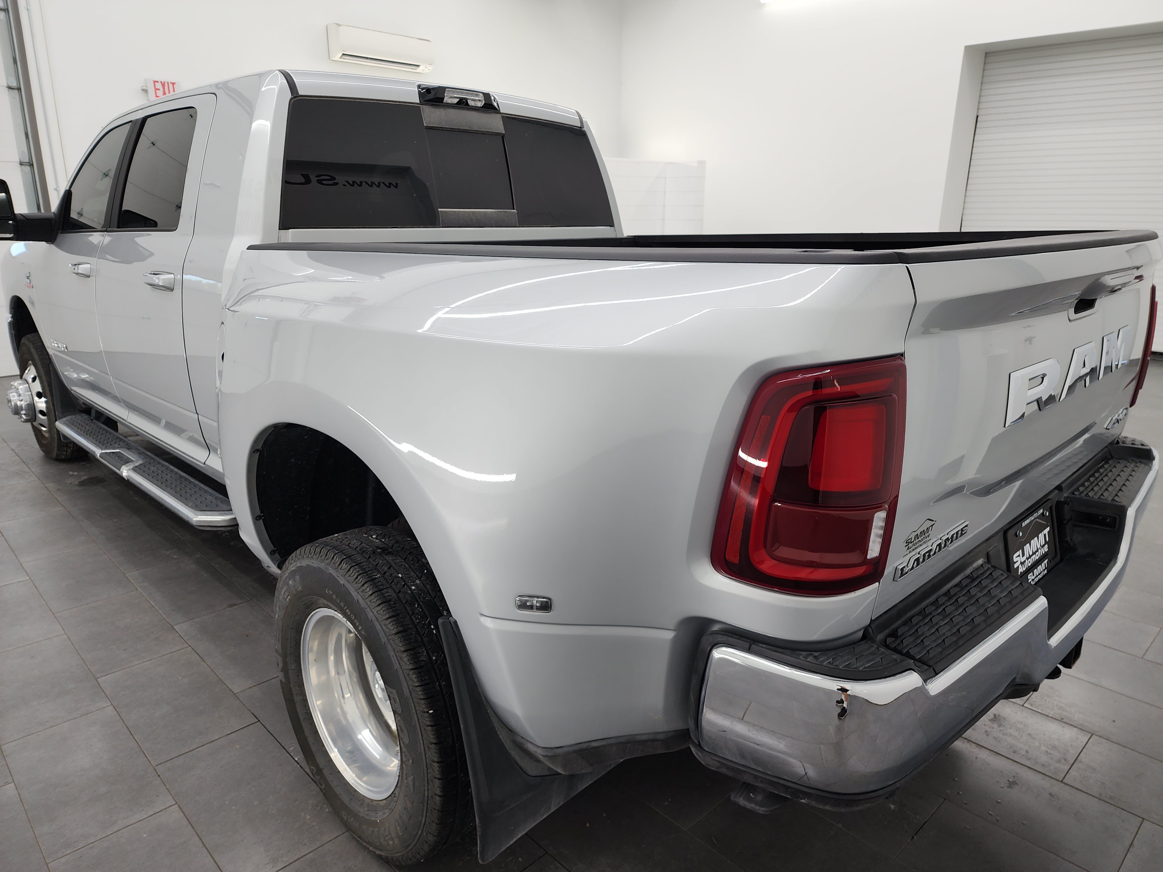 Used 2026 RAM 3500 Laramie AWD/4WD image 6