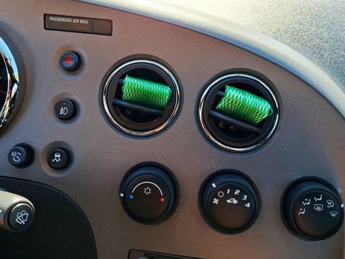 Used 2009 Pontiac Solstice GXP w/ Premium Package RWD image 14