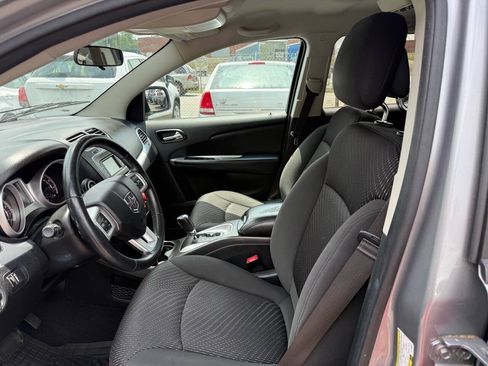 Used 2017 Dodge Journey SE w/ Flexible Seating Group FWD image 21