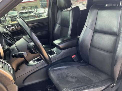 Used 2019 Jeep Grand Cherokee Altitude RWD image 9