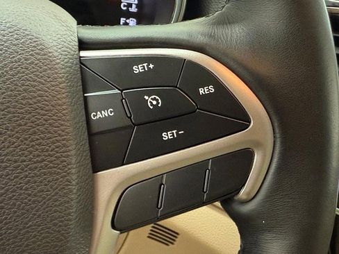 Used 2019 Jeep Grand Cherokee Limited w/ Trailer Tow Group IV image 15