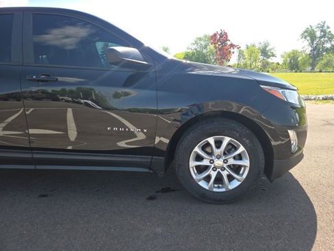 Used 2020 Chevrolet Equinox LS FWD image 4