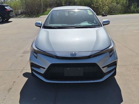 Used 2023 Toyota Corolla SE image 3