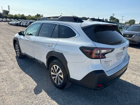 Used 2024 Subaru Outback Premium AWD/4WD image 2