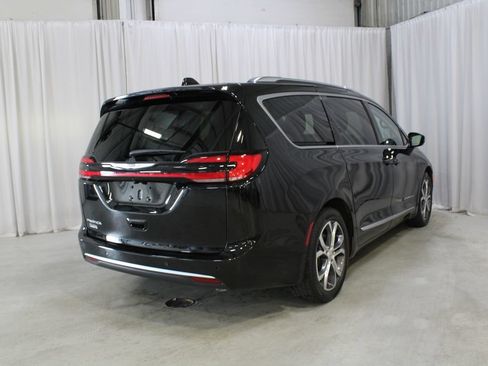 Used 2026 Chrysler Pacifica Pinnacle FWD image 29