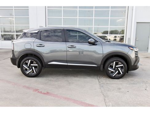 Certified 2025 Nissan Kicks SV FWD image 8