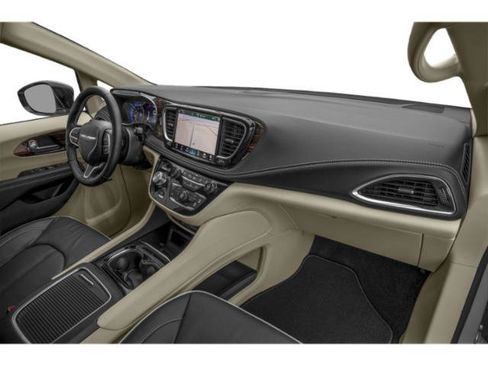 Used 2024 Chrysler Pacifica Limited FWD image 17