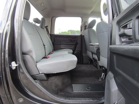 Used 2017 RAM 1500 Express AWD/4WD image 14
