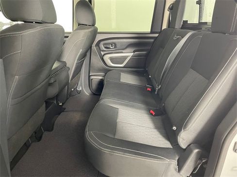 Used 2018 Nissan Titan SV image 15