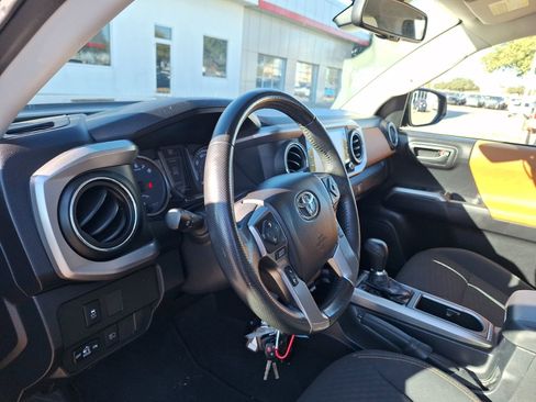 Used 2020 Toyota Tacoma SR5 image 17