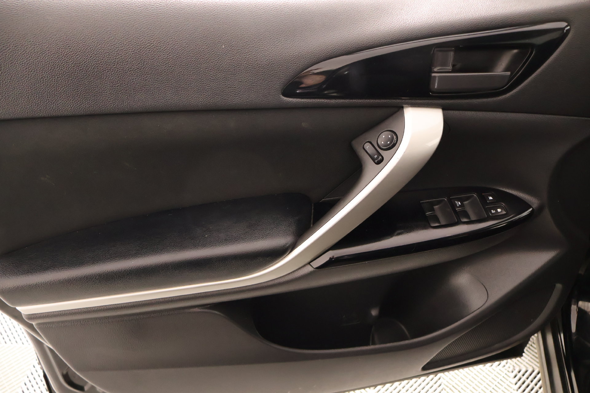 Used 2024 Mitsubishi Eclipse Cross LE AWD/4WD image 15