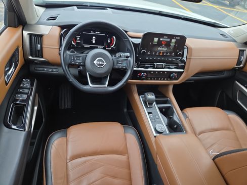 Used 2023 Nissan Pathfinder Platinum image 8