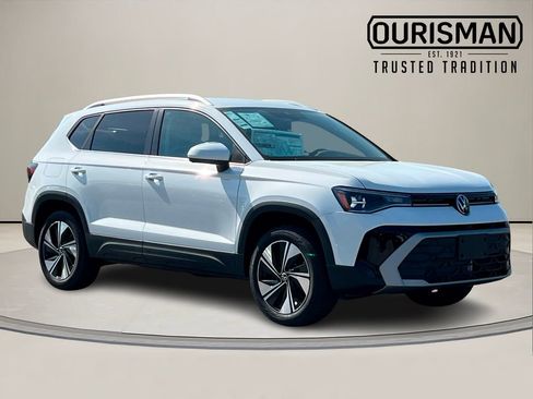 New 2026 Volkswagen Taos SE image 1