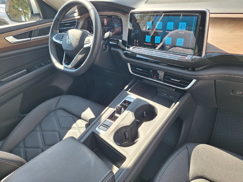 Certified 2026 Volkswagen Atlas SE FWD image 25