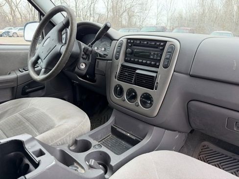 Used 2005 Ford Explorer XLT image 6