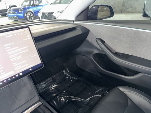 Used 2024 Tesla Model 3 Standard Range RWD image 29