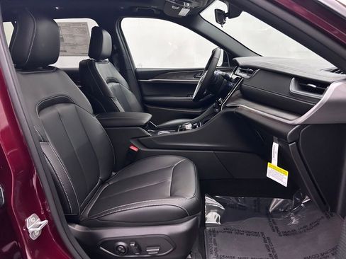 New 2025 Jeep Grand Cherokee L Limited image 17