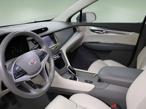 Used 2017 Cadillac XT5 Luxury image 9