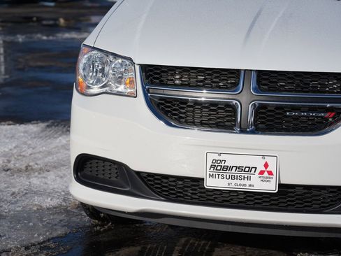 Used 2018 Dodge Grand Caravan SE w/ UConnect Hands-Free Group image 9