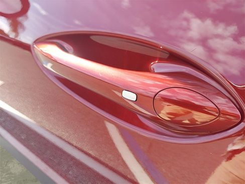 Used 2025 Chevrolet Trax LT w/ LT Convenience Package image 12