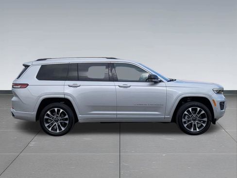 Used 2023 Jeep Grand Cherokee L Overland w/ Advanced Protech Group III AWD/4WD image 7