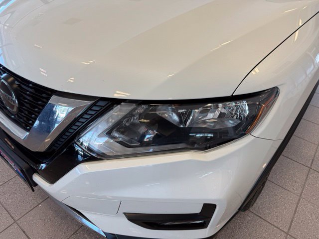 Used 2018 Nissan Rogue SV w/ Sun & Sound Touring Package AWD/4WD image 10