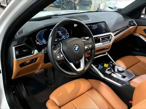 Used 2022 BMW 330e xDrive w/ Premium Package image 17