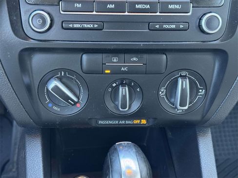 Used 2013 Volkswagen Jetta SE image 4