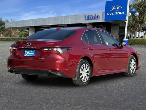 Used 2022 Toyota Camry LE image 2