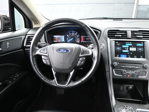Used 2018 Ford Fusion SE w/ Equipment Group 201A image 13