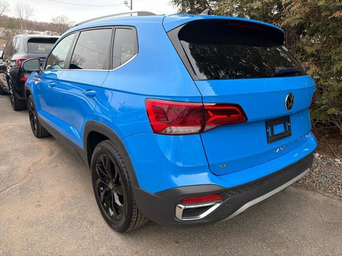 Used 2022 Volkswagen Taos SE w/ Panoramic Sunroof Package image 12