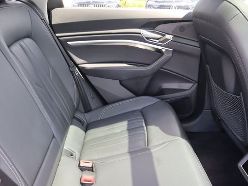 Used 2021 Audi e-tron Premium Plus w/ Premium Plus Package AWD/4WD image 16