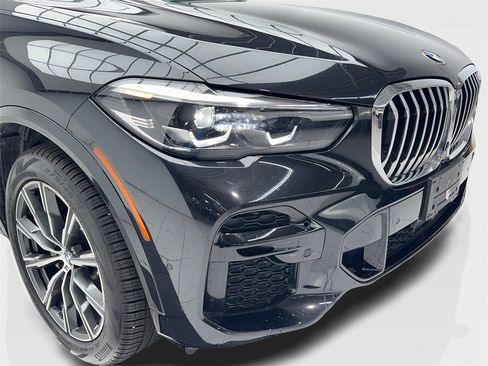 Used 2022 BMW X5 xDrive40i w/ M Sport Package image 3