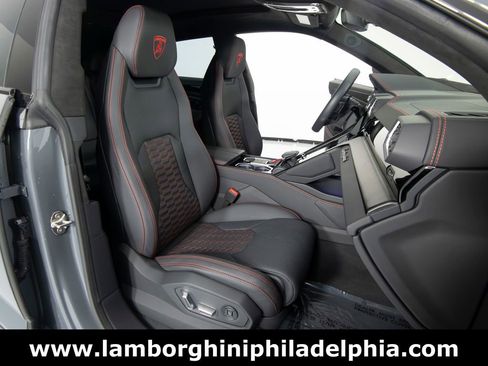 Used 2024 Lamborghini Urus S image 39