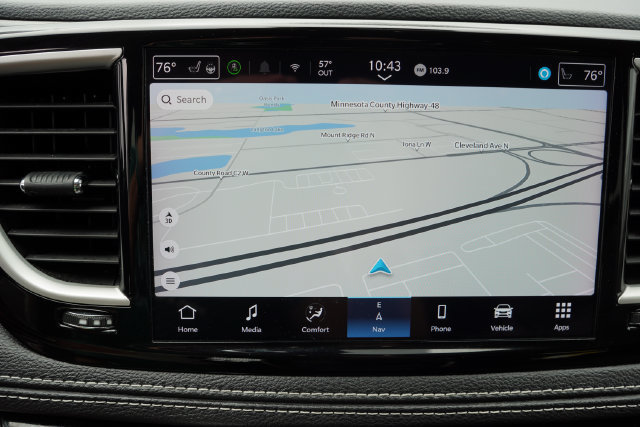 Certified 2024 Chrysler Pacifica Limited FWD image 29