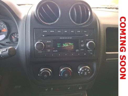 Used 2014 Jeep Patriot Latitude AWD/4WD image 12